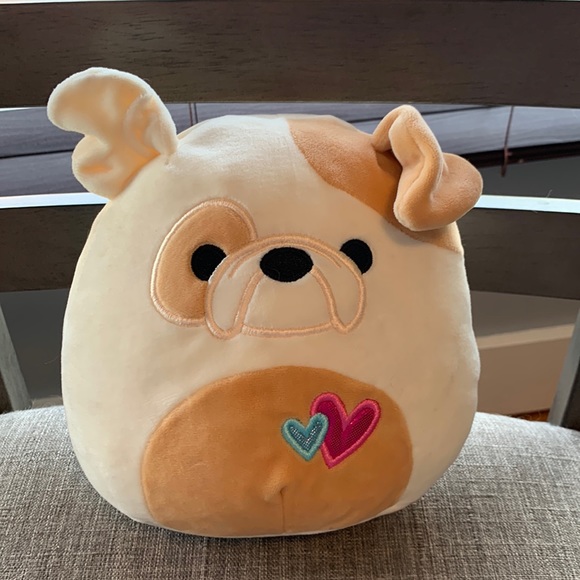 Squishmallow Brock the Bulldog with hearts Valentines - Picture 1 of 4